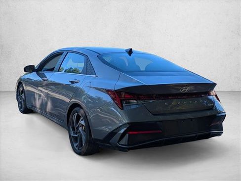 Certified 2024 Hyundai Elantra Limited FWD image 8