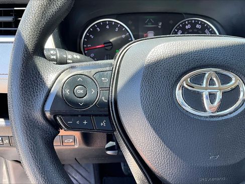 Used 2021 Toyota RAV4 XLE w/ Convenience Package FWD image 24