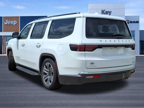 Used 2022 Jeep Wagoneer Series III AWD/4WD image 3