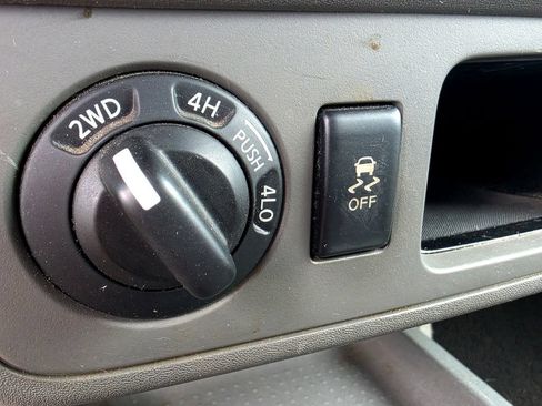 Used 2013 Nissan Frontier SV AWD/4WD image 18