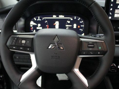 New 2026 Mitsubishi Outlander SEL image 8