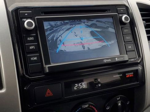 Used 2014 Toyota Tacoma PreRunner w/ SR5 Package image 18