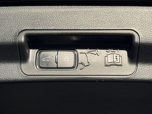 Certified 2022 Ford Explorer Platinum w/ Equipment Group 601A image 11