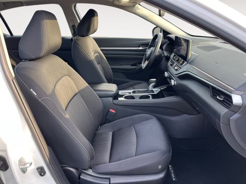 Used 2023 Nissan Altima 2.5 SV w/ SV Premium Package image 17