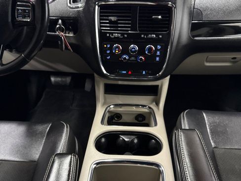 Used 2019 Dodge Grand Caravan SXT image 20