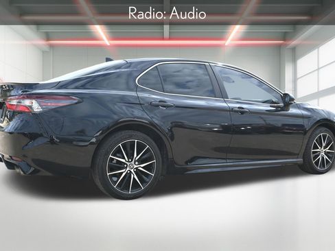 Used 2023 Toyota Camry SE image 3