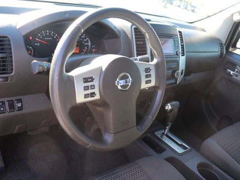 Used 2016 Nissan Frontier SV image 15