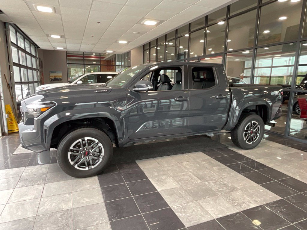 Certified 2025 Toyota Tacoma TRD Sport w/ TRD Sport Premium Package AWD/4WD image 3