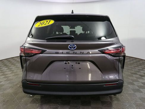 Used 2021 Toyota Sienna LE image 8