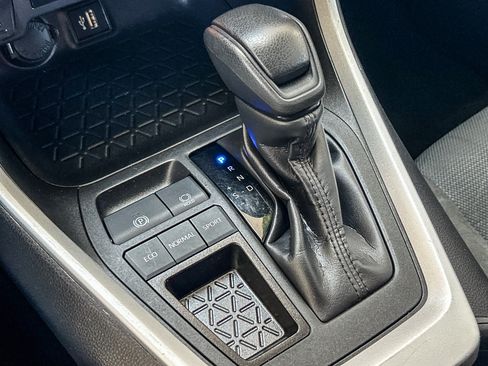 Used 2025 Toyota RAV4 XLE w/ Convenience Package FWD image 19