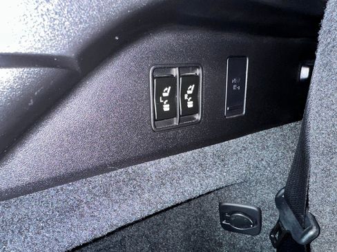 Used 2019 Lexus RX 350L w/ Premium Package image 35