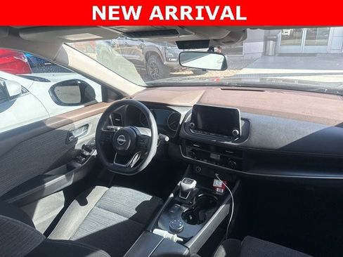 Certified 2023 Nissan Rogue SV image 4