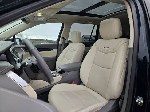 Used 2024 Cadillac XT6 Premium Luxury w/ Technology Package image 11