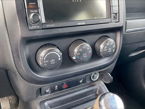 Used 2014 Jeep Patriot Limited w/ Sun/Sound Group image 16