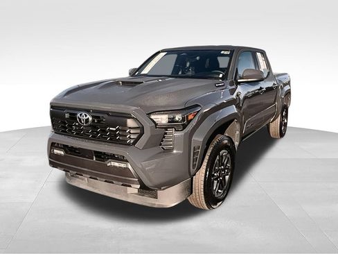Used 2025 Toyota Tacoma TRD Sport AWD/4WD image 5