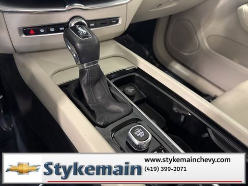 Used 2018 Volvo XC60 T6 Momentum w/ Convenience Package image 44