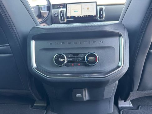 Used 2025 Ford Expedition Platinum w/ Stealth Performance Package AWD/4WD image 25