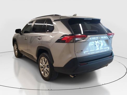 Used 2022 Toyota RAV4 XLE Premium image 5