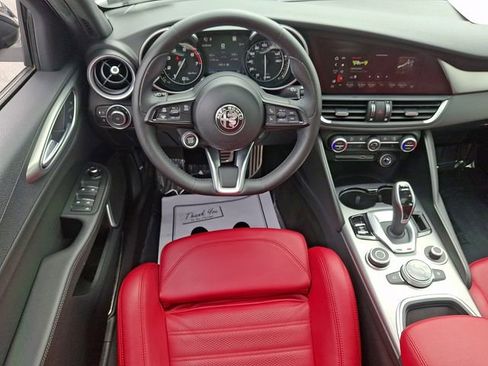 Used 2023 Alfa Romeo Giulia Veloce RWD image 11