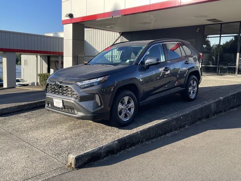 Certified 2025 Toyota RAV4 XLE AWD/4WD image 4