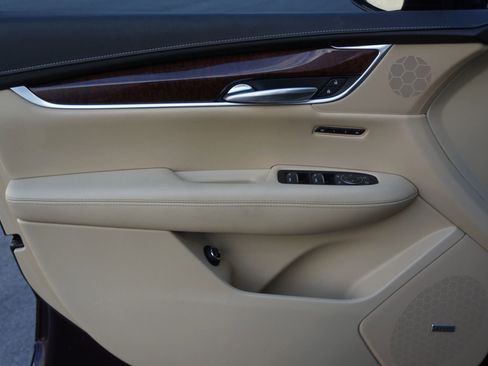 Used 2018 Cadillac XT5 Luxury w/ Driver Awareness Package image 23