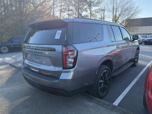 Used 2024 Chevrolet Suburban RST image 3
