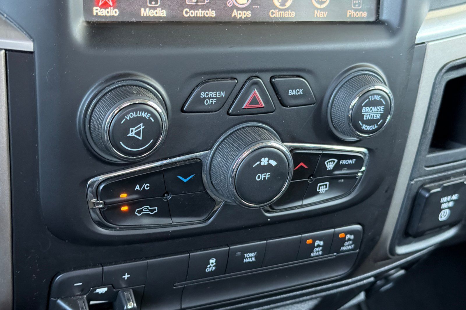Used 2016 RAM 1500 SLT AWD/4WD image 19