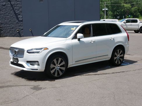 Certified 2025 Volvo XC90 T8 Ultra w/ Protection Package Premier AWD/4WD image 3