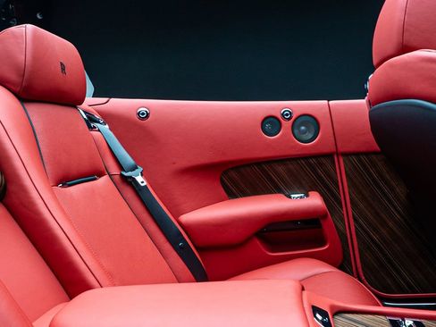 Used 2016 Rolls-Royce Dawn RWD image 47
