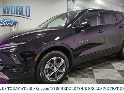 Used 2025 Chevrolet Blazer LT image 4