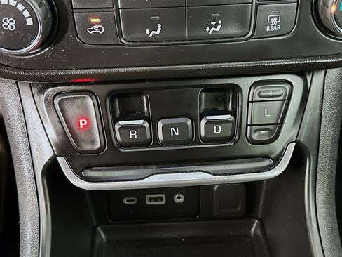 Used 2021 GMC Terrain SLE image 23