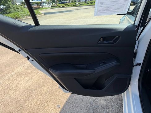 Used 2024 Nissan Altima 2.5 SV FWD image 15