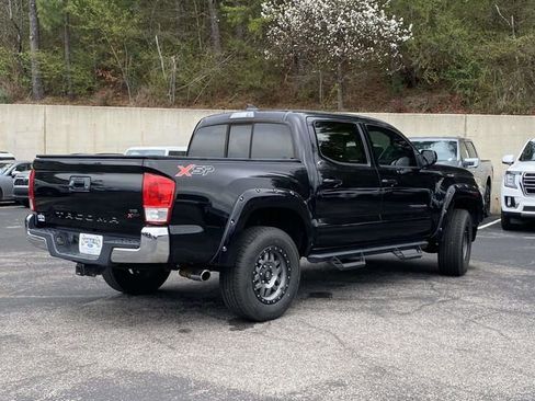 Used 2017 Toyota Tacoma SR5 w/ Tow Package image 3
