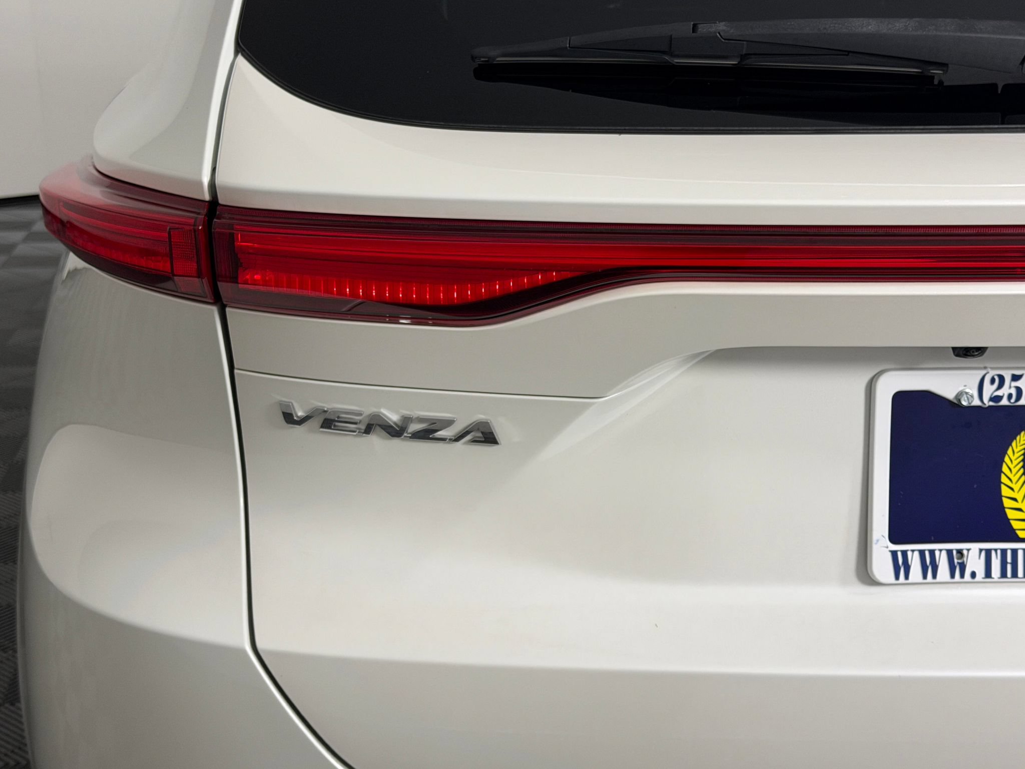 Used 2021 Toyota Venza XLE AWD/4WD image 9