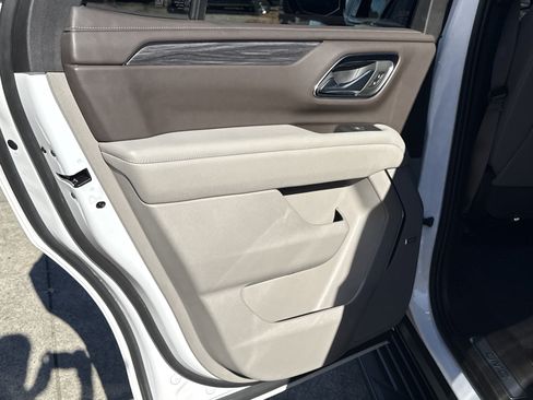 Used 2023 GMC Yukon SLT w/ SLT Premium Package image 26