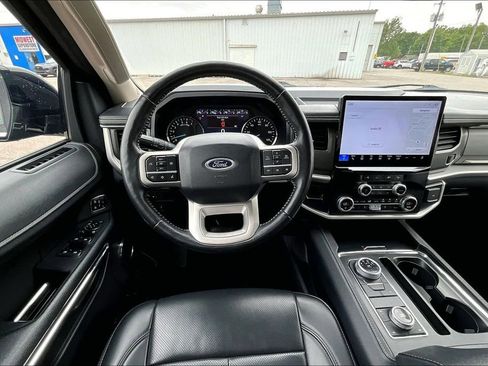 Used 2024 Ford Expedition XLT AWD/4WD image 5