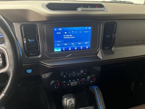 Used 2023 Ford Bronco Outer Banks image 17