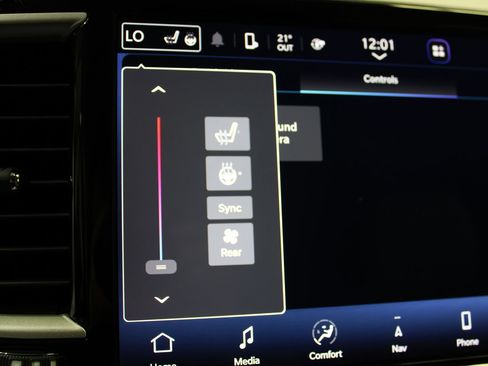 Used 2021 Chrysler Pacifica Touring-L FWD image 34