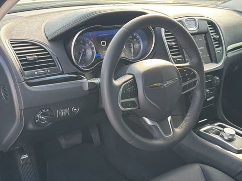 Used 2023 Chrysler 300 Touring w/ Sport Appearance Package RWD image 17