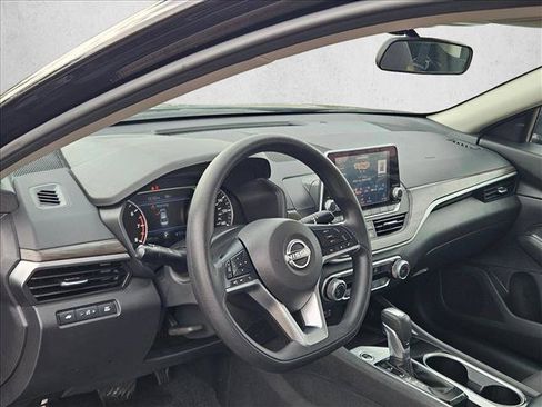 Used 2024 Nissan Altima 2.5 SV FWD image 10