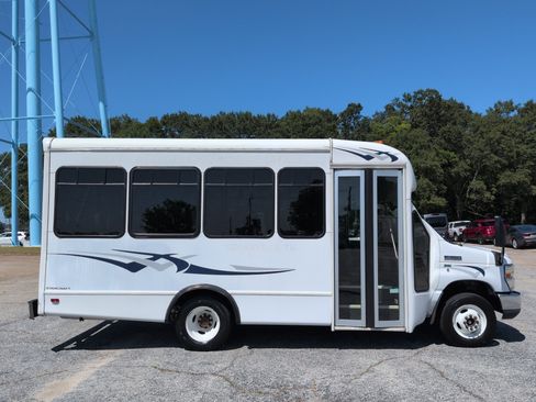 Used 2010 Ford E-350 and Econoline 350 Super Duty RWD image 2