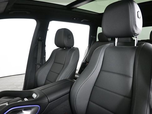 Used 2025 Mercedes-Benz GLS 450 4MATIC image 5