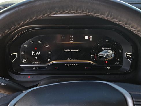 Used 2022 GMC Yukon Denali w/ Denali Ultimate Package AWD/4WD image 17