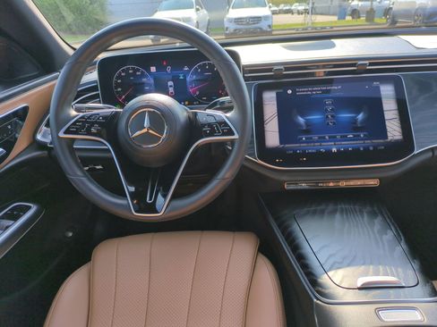 Used 2025 Mercedes-Benz E 450 4MATIC Sedan image 28