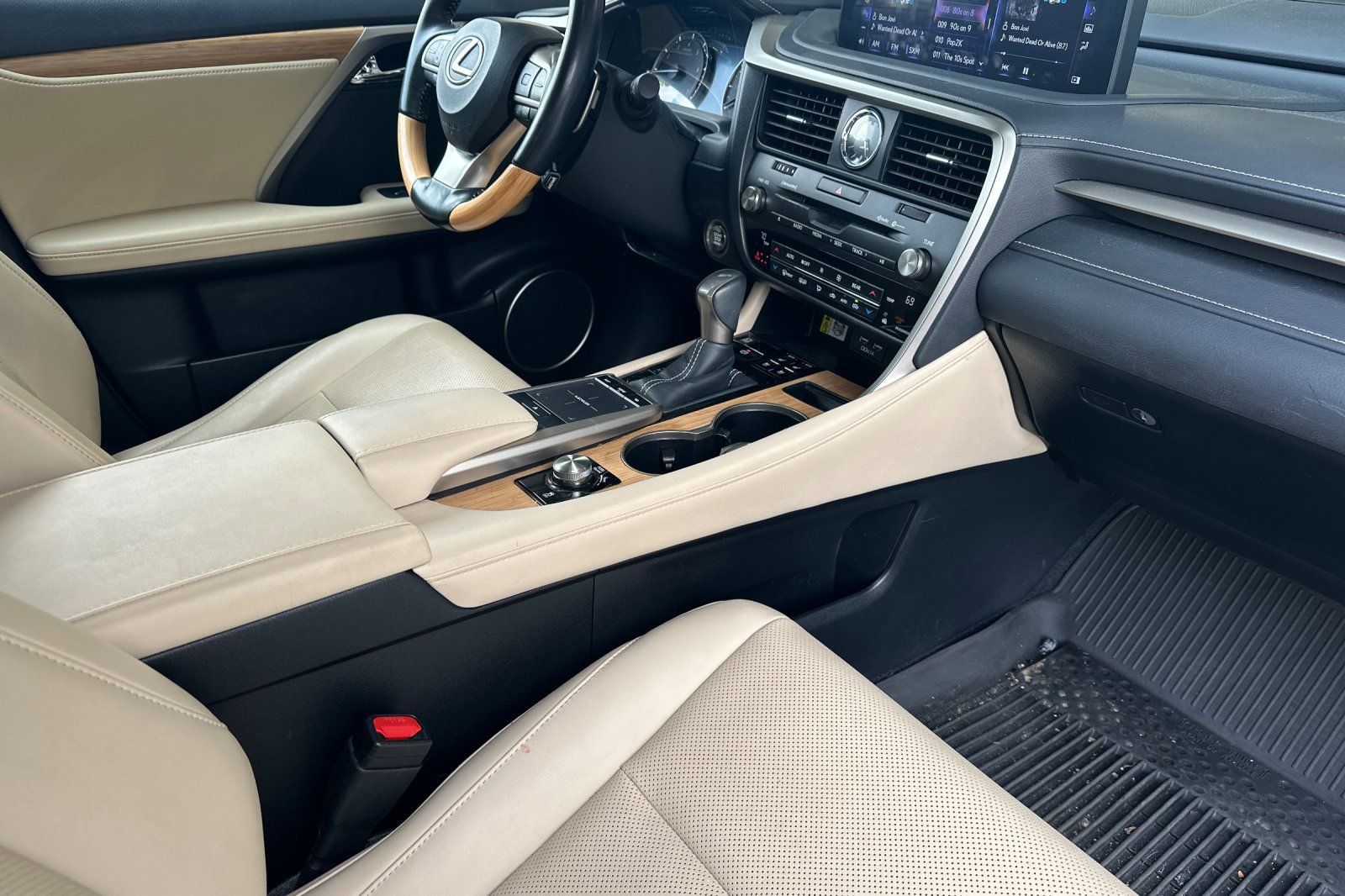 Used 2022 Lexus RX 350L FWD w/ Premium Package image 13