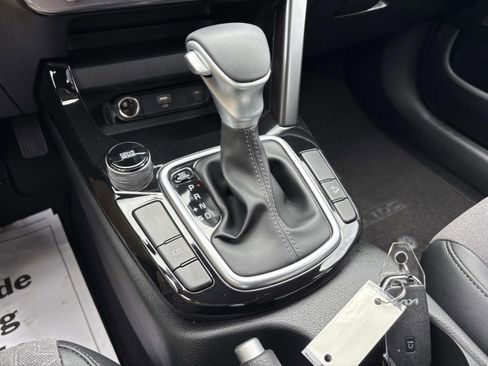 Used 2025 Kia Seltos S FWD image 30