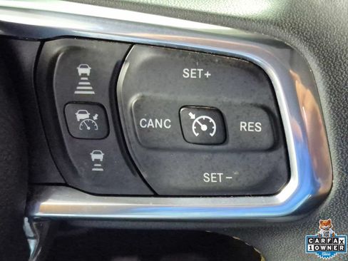 Used 2025 Jeep Wrangler Unlimited Sahara AWD/4WD image 13