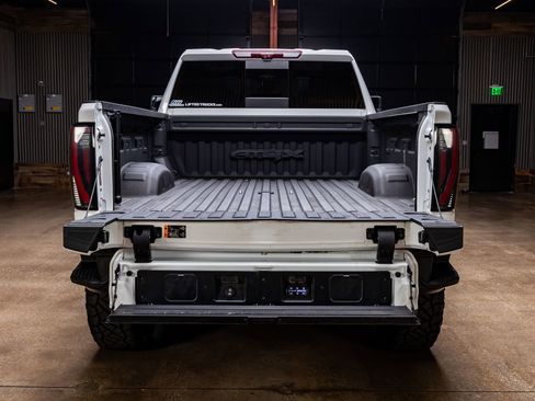 Used 2024 GMC Sierra 2500 AT4X AWD/4WD image 9