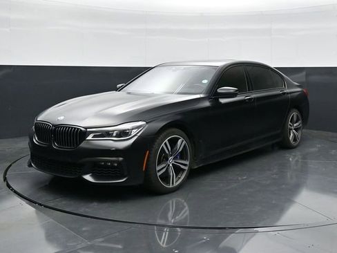 Used 2018 BMW 750i w/ Executive Package RWD image 5