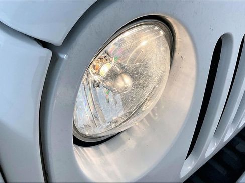 Used 2015 Jeep Wrangler Unlimited Sahara w/ Connectivity Group image 26